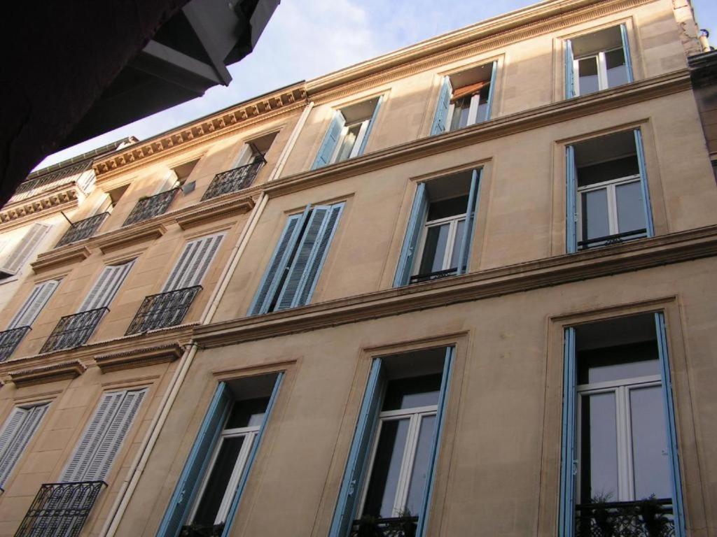 La Plaine Cours Julien: Private In Lively Apartment *