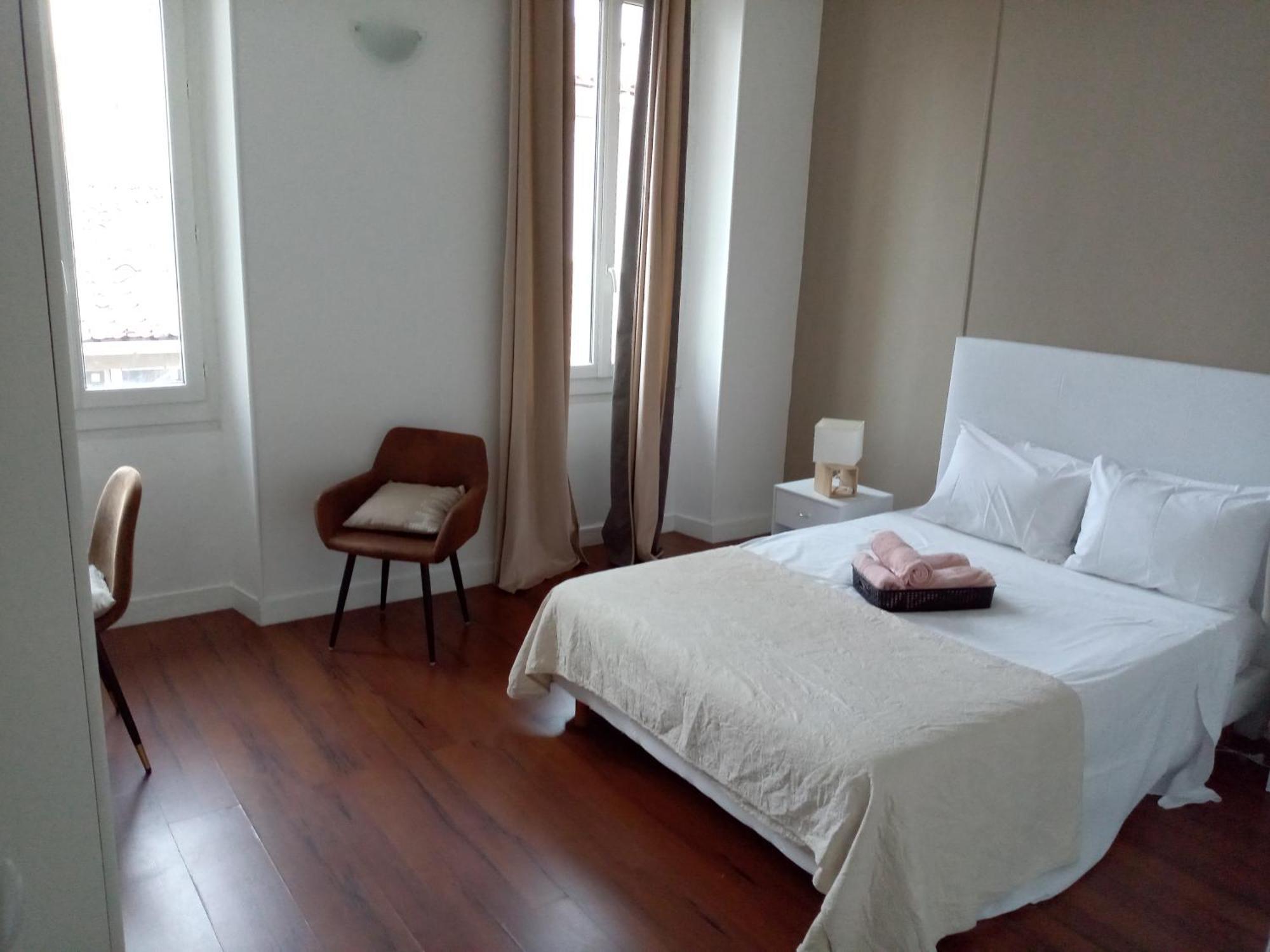 Apartment La Plaine Cours Julien: Private In Lively