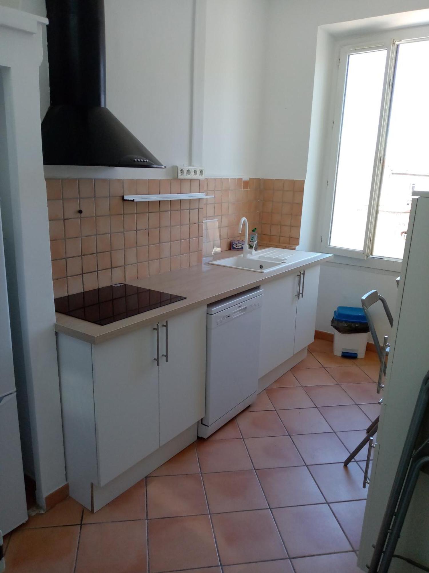 La Plaine Cours Julien: Private In Lively Apartment Marseille