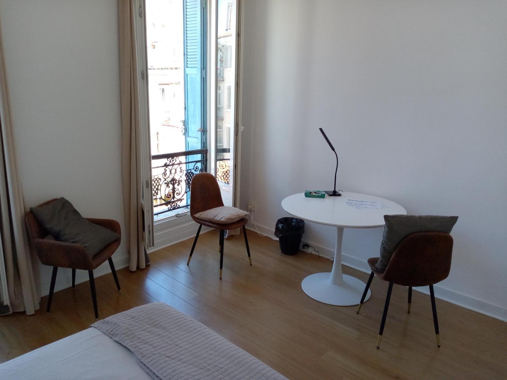 Apartment La Plaine Cours Julien: Private In Lively